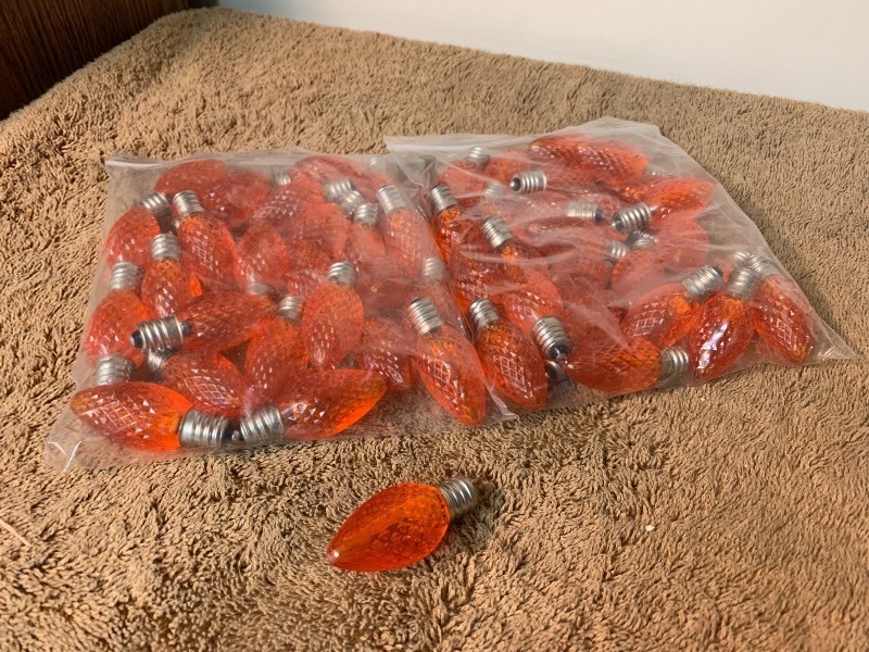 lot 242 image: Lot of 50 dimmable LED Christmas lights bulbs as pictured