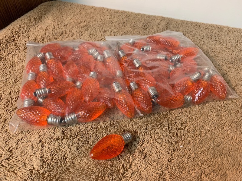 lot 243 image: Lot of 50 dimmable LED Christmas lights bulbs as pictured