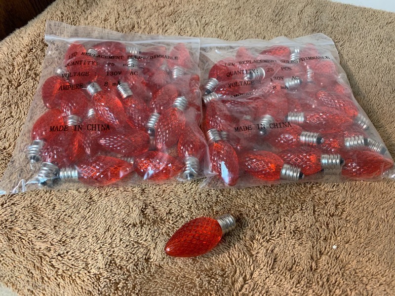 lot 246 image: Lot of 50 dimmable LED Christmas lights bulbs as pictured
