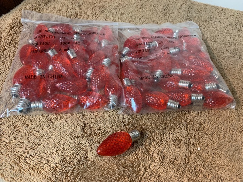 lot 247 image: Lot of 50 dimmable LED Christmas lights bulbs as pictured