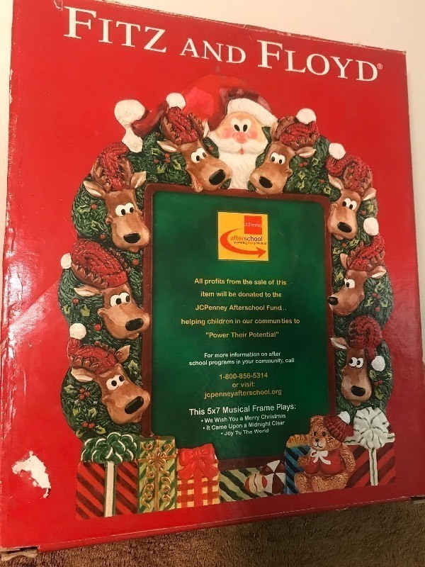 lot 376 image: Still in box just in time for holidays fritz and Floyd musical Picture frame