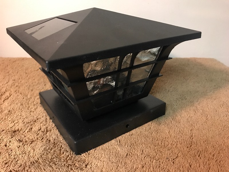 lot 442 image: New inbox LED solar post cap lights bits 4 x 4 posts and 5 x 5 posts