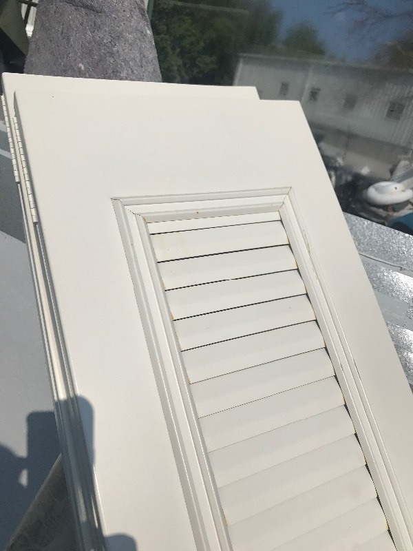 lot 521 image: New 36 x 80 bifold doors