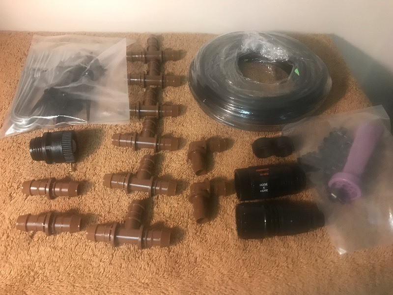 lot 537 image: Rainbird gardeners sprinkling kit as pictured