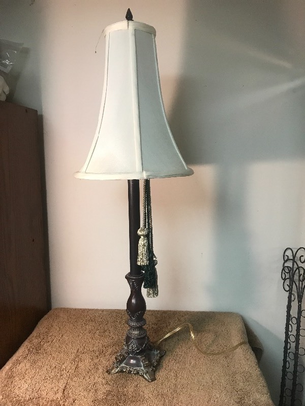 lot 56 image: Very nice 30 inch ternal accent lamp