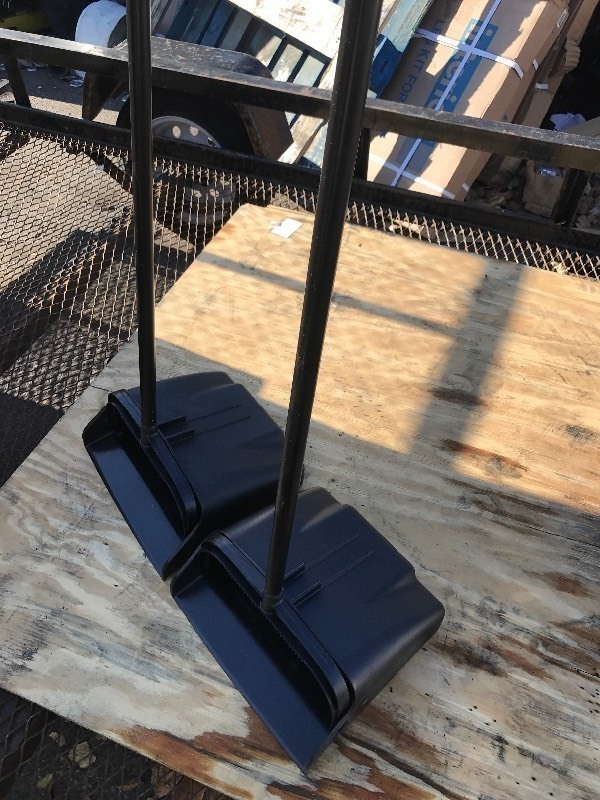 lot 618 image: Two new dust pans with handles flips up when you pick it up lays down flat for loading