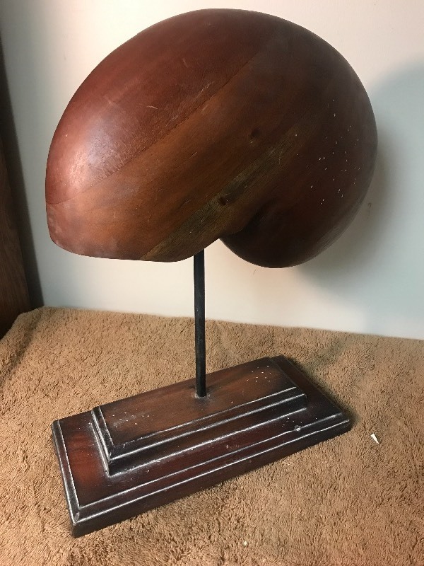 lot 676 image: Nice wooden Decour piece looks like seashell 14 inches tall 12 inches wide nice piece