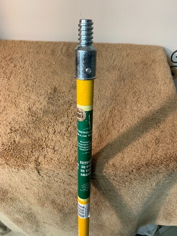 lot 69 image: Two heavy duty extension poles  5 foot long makes great paint roller handle broom handle use your imagination