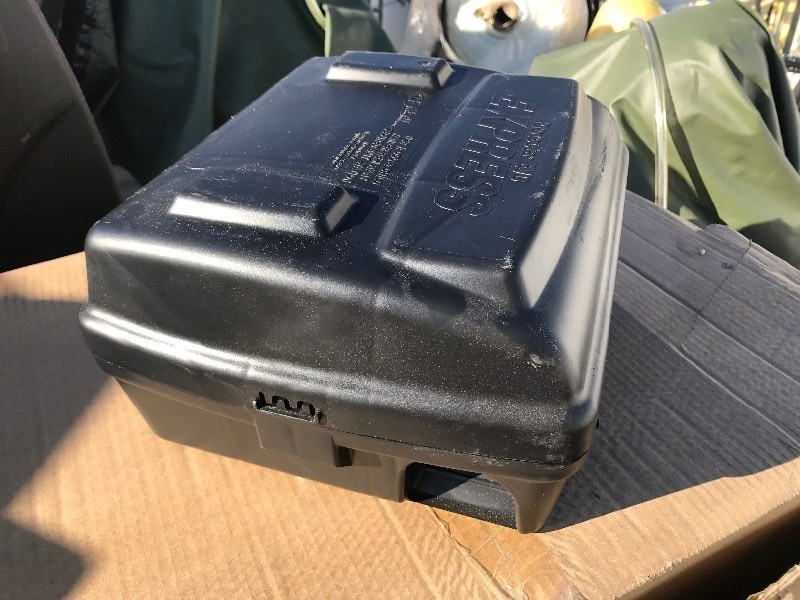 lot 80006 image: New rodent bait box heavy duty great for eliminating your mouse problem