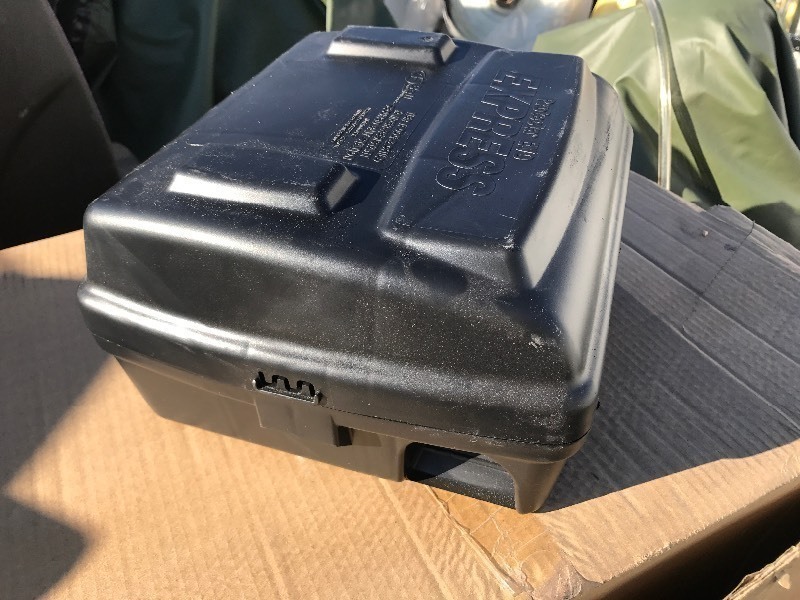 lot 80007 image: New rodent bait box heavy duty great for eliminating your mouse problem