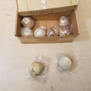 lot 3 image: 8 Count 2 12 inch Onyx spheres