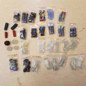 lot 18 image: assorted large jewelry beads