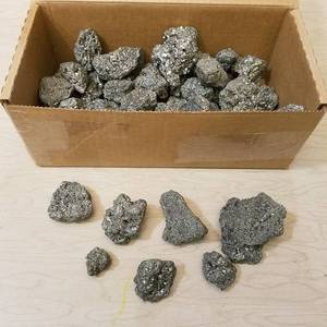 lot 19 image: Assortment of Fools Gold