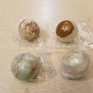 lot 28 image: 4 count 2 and 12 inch Onyx spheres