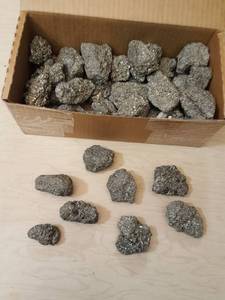 lot 36 image: assorted Fools Gold