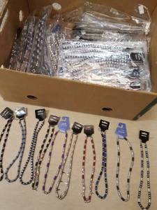 lot 40 image: over 250 assorted necklaces