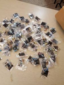 lot 43 image: over 60 pair assorted earrings