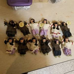 lot 59 image: 12 small Native american dolls