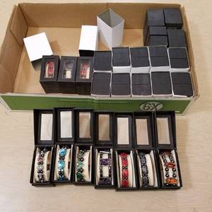 lot 107 image: 25 assorted bracelets in display boxes