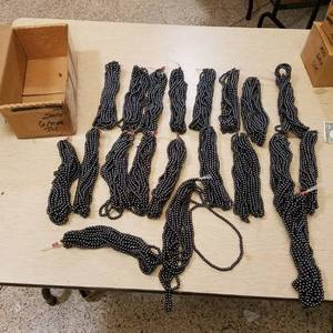 lot 143 image: approximately 200 strands of 6 mm jewelry beads - ball-shaped