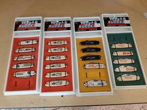 lot 152 image: 21 pocket knives