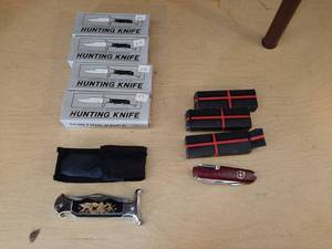 lot 157 image: 8 pocket knives