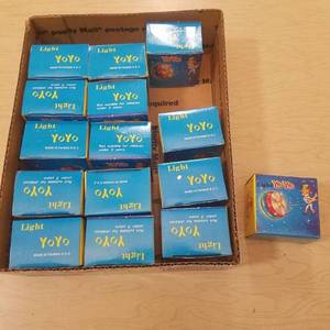 lot 181 image: 15 yo-yos - tested 2, lights didnt work but they did yo yo
