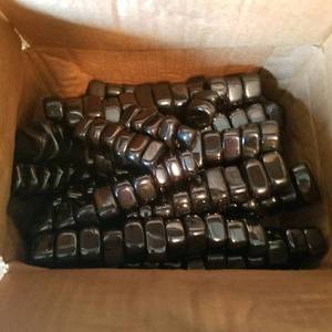 lot 193 image: box of magnets - Count unknown