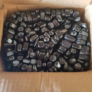 lot 195 image: box of magnets - count unknown