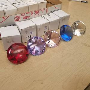 lot 220 image: 25 assorted 60mm gems