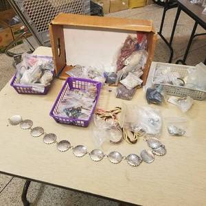 lot 254 image: catch-all lot - jewelry Beads & More