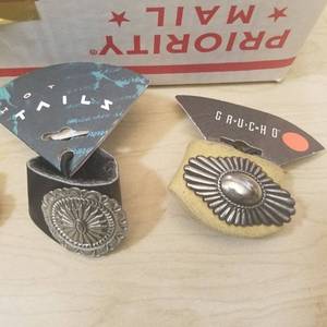 lot 277 image: over 20 hair accessories