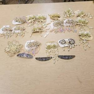 lot 281 image: approximately 18 hair barrettes