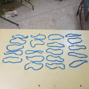 lot 2000 image: 20 count beaded necklaces- blue