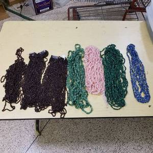 lot 2032 image: assorted beads - green Adventure Time, rose quartz, malachite and more - approx 75 necklaces