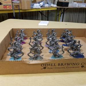 lot 2044 image: 20 dragons on Stone decor