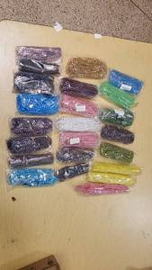 lot 2070 image: Assorted stranded beads