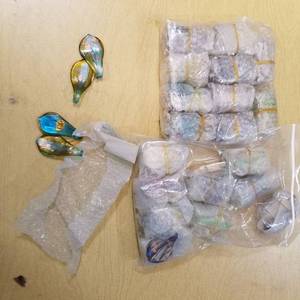 lot 2154 image: approximately 100 glass pendants - assorted colors