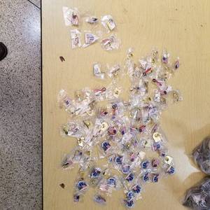 lot 2164 image: approximately 100 assorted USA themed pins