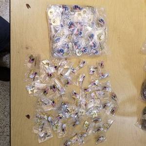 lot 2172 image: approximately 100 USA themed pins