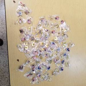 lot 2189 image: approximately 100 USA themed pins