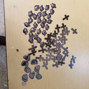 lot 2223 image: over 60 necklace pendants - Turtle shape, cross shape, heart-shaped