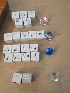 lot 2264 image: 24 Jewels - 40 mm - assorted colors