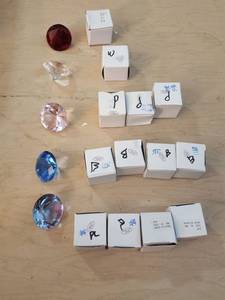 lot 2296 image: 18 Jewels - 40 mm - assorted colors