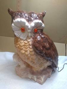 lot 11255 image: ceramic lighted owl lamp