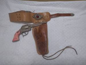 lot 11258 image: Vintage L-H Wild Bill Hickock Toy Cap Gun