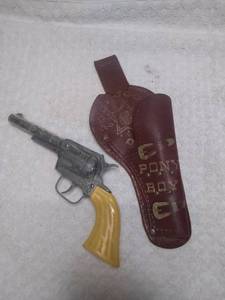 lot 11259 image: pony boy cap gun revolver with holster