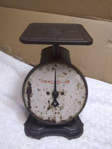 lot 11266 image: vintage Winchester 24 lb family scale