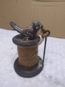 lot 11278 image: Vintage Cast Iron Decorative String Holder