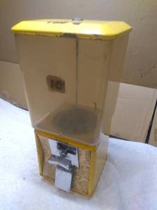 lot 11285 image: Vintage 10 Cent Bubble Gum Dispenser